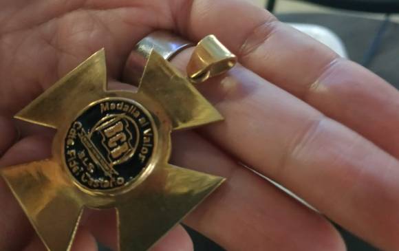 La Medalla al valor comandante Fidel Castaño era entregada a los combatientes que sobresalieran en acciones contra la Fuerza Pública o grupos guerrilleros . FOTO Cortesía frv