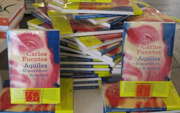 El autor dedicó más de 20 años a esta novela que sigue la vida y percances de Carlos Pizarro Leongómez. FOTO AP