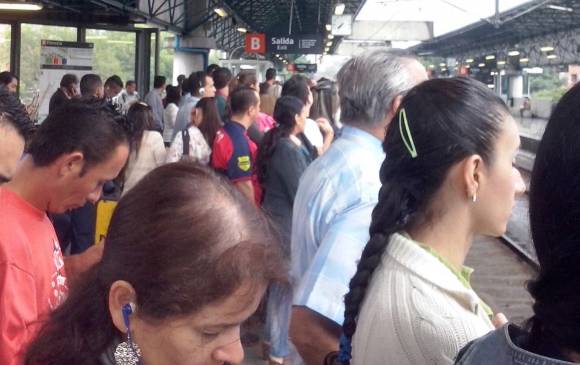 La congestión por los problemas se extendió hasta la línea B. En la foto la estación Floresta. FOTO CORTESÍA 