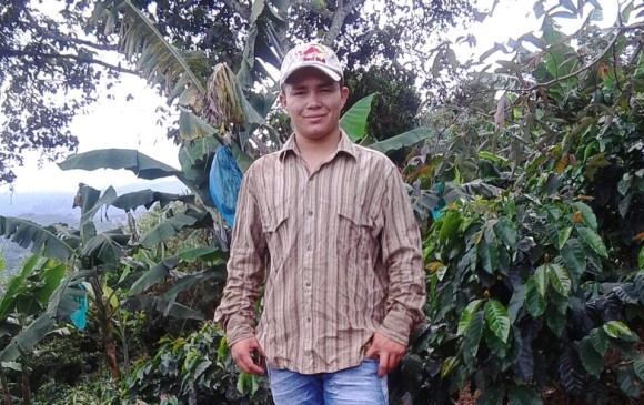 Julián tiene 17 años y un proyecto de emprendimiento en su vereda, en Anserma, alrededor del café. FOTO cortesía julián.