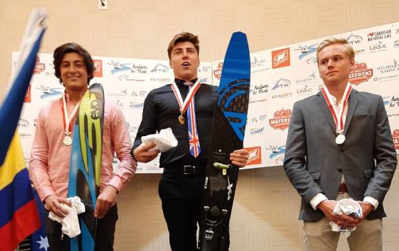 Federico Jaramillo (izquierda) se acostumbró a estar en el podio de los certámenes grandes del esquí. FOTO cortesía fedesquÍ 