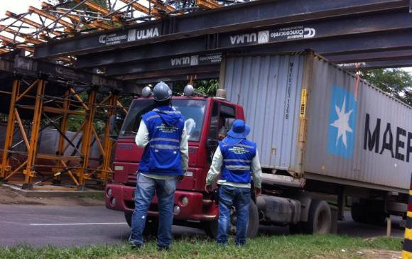El incidente ocurrió en la calle 5 sur y provocó congestión en este sector de El Poblado. FOTO CORTESÍA @LUMEROB