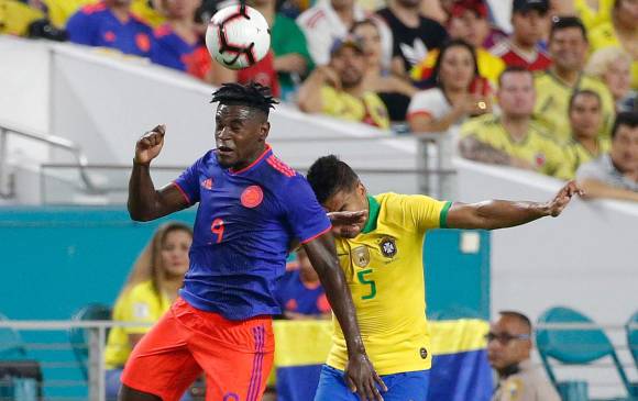 La potencia y olfato goleador le han dado alta cotización a Zapata. Según Transfermark, su pase vale 40 millones de euros. FOTO AFP 