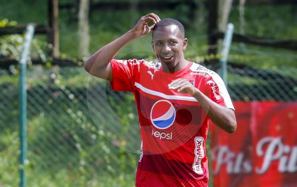El lateral izquierdo aseguró que se quedará seis meses más en el equipo. FOTO Juan Antonio Sánchez