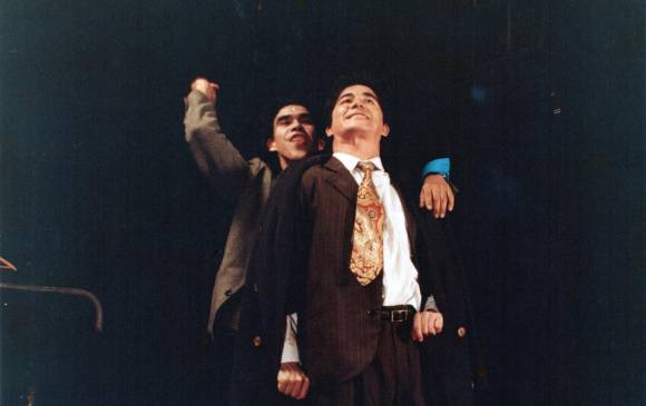 Luis Carlos Medina (adelante), en Los emigrados de Mrozek. Director: Gilberto Martínez. FOTO Cortesía Casa del teatro