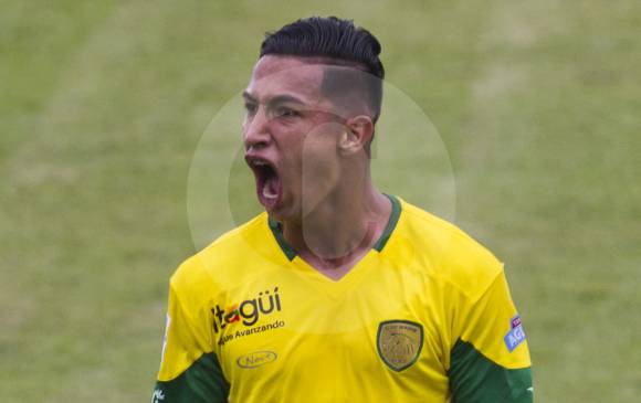 El goleador Jeisson Medina celebra su tanto en la victoria 1-0 ante Real Santander, ayer en Ditaires. FOTO manuel saldarriaga