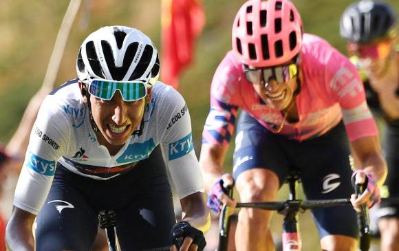La dureza de la etapa de ayer en el Tour se refleja en los rostros de Egan Bernal y Rigo Urán, quienes perdieron tiempo. FOTO AFP