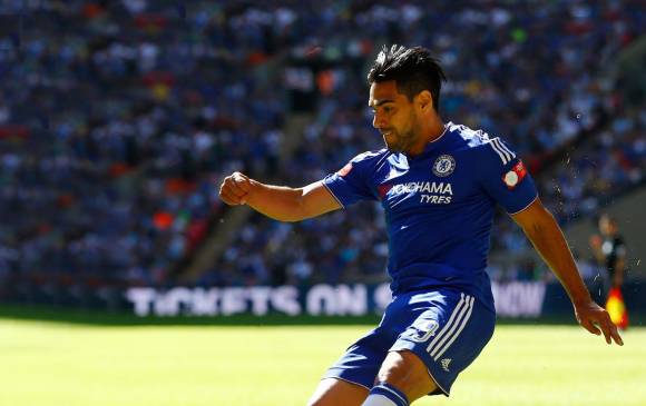 Radamel Falcao García, que se notó ansioso en el partido frente al Arsenal el fin de semana, espera mantener el ritmo en su nuevo club. FOTO Reuters