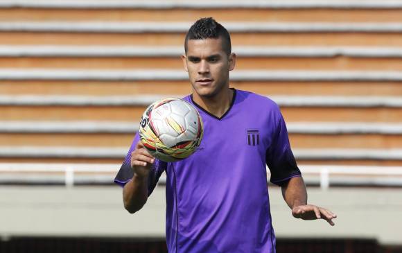 Juan Camilo Saiz, quien fue al Mundial sub-17 de Nigeria 2009, lidera la defensa del Envigado. FOTO juan antonio sánchez