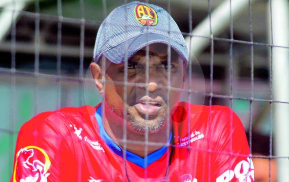 Iván Velásquez, exdelantero del DIM y Nacional, es uno de los entrenadores de Piedra Pintada en el Ponyfútbol. FOTO Manuel Saldarriaga