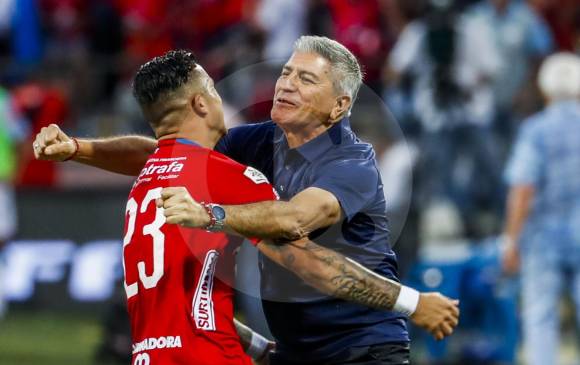 Festejo de Leonardo Castro, el segundo jugador del DIM en hacer doblete en una final luego de Marrugo. FOTO Róbinson Sáenz