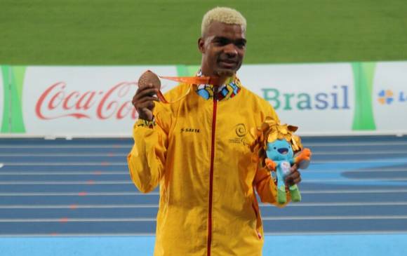 Wéiner Díaz, medalla de bronce en los 400 metros T38 del atletismo paralímpico de Río 2016. FOTO Tomada de Twitter @COLParalimpico 