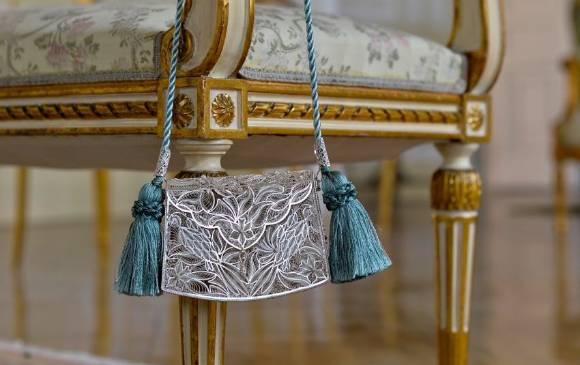 La cartera que recibió la Reina Isabel. Foto Cortesía Presidencia