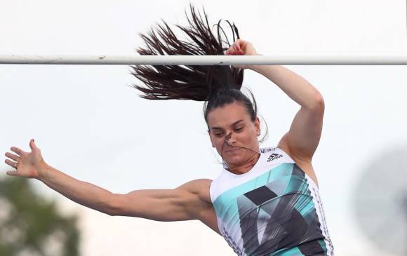 Yelena Isinbáyeba, múltiple campeona mundial y medallista olímpica de salto con pértiga, será una de las tantas figuras rusas que se perderán los Juegos. Piensa en el retiro del deporte. FOTO AfP