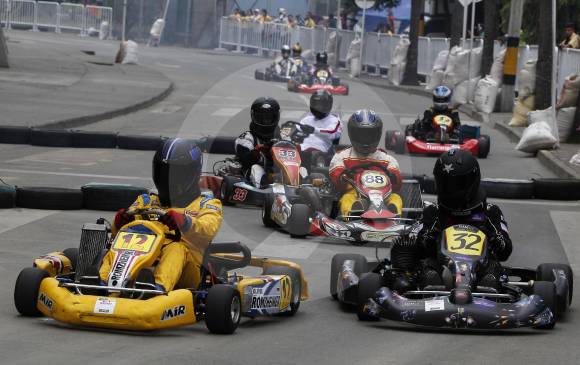 Karts en lugares improvisados como alrededores del Atanasio Girardot. FOTO jaime pérez 