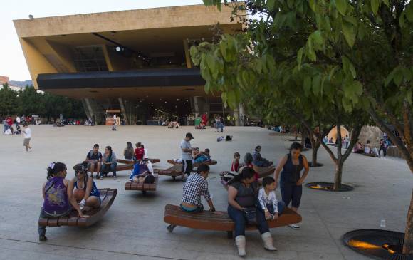 El Parque de los Deseos es uno de los espacios de ciudad más frecuentados en Medellín. FOTO EDWIN BUSTAMANTE