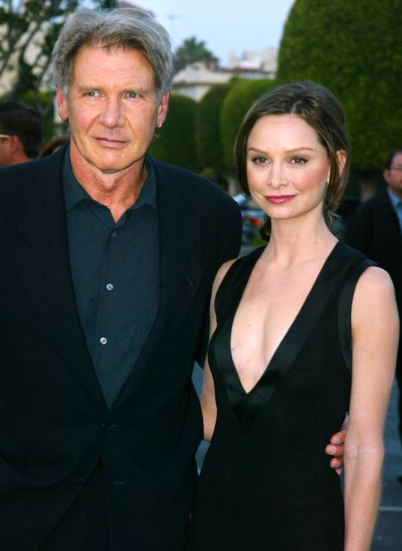 Harrison Ford y Calista Flockhart: Casados desde 2010 la pareja se lleva 22 años. Aunque se casaron apenas en 2010 son pareja luego de conocerse en los Premios Globo de Oro de 2002. FOTO ARCHIVO.