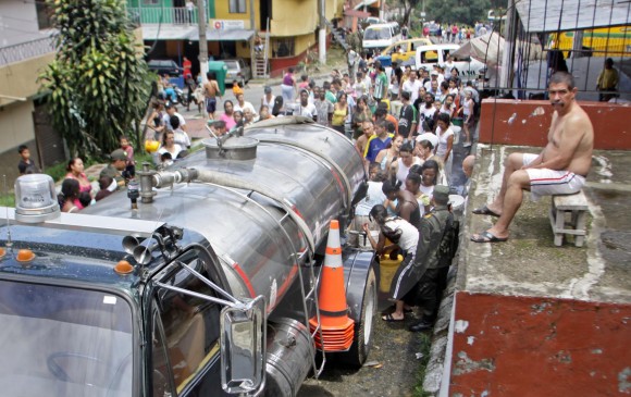 La Alcaldía aseguró que la entrega de agua en carro tanques es gratuita. FOTO ARCHIVO