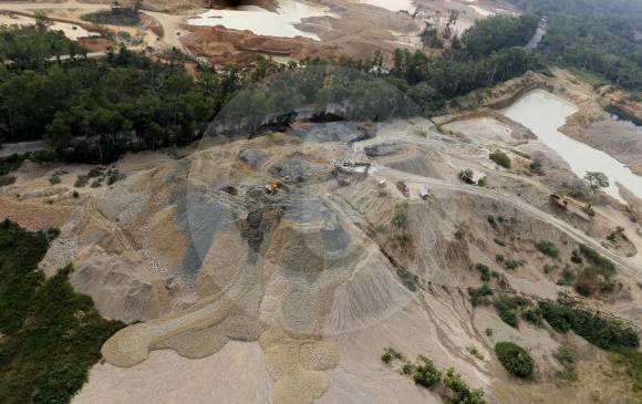 La minería en el Bajo Cauca y el Nordeste también arrasa bosques.