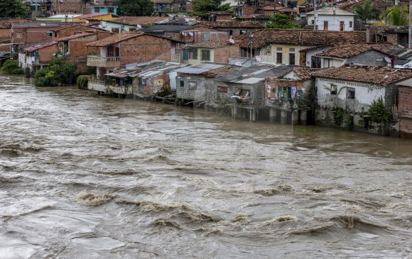 Así luce el caudal del río Cauca a su paso por el municipio de La Pintada, Suroeste antioqueño. Varias casas han sufrido afectaciones, pero nadie ha sido evacuado. FOTO Juan Antonio sánchez