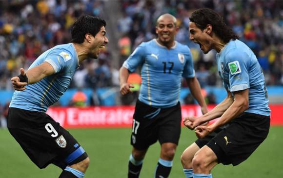 Luis Suárez y Edinson Cavani, la dupla del gol de la selección uruguaya. FOTO AFP
