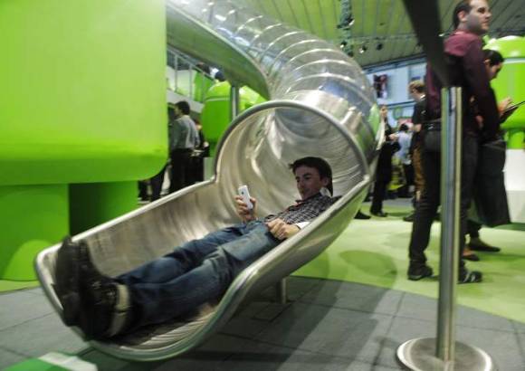 AP - El MWC presenta los desarrollos de 1.300 expositores, de 200 nacionalidades, generando un impacto económico de 220 millones de euros, gracias a sus 55 mil visitantes.