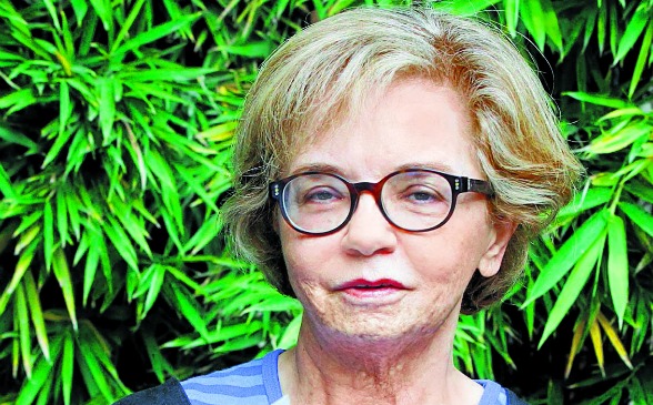 La maestra se siente feliz de ser desde este jueves exalumna de la Universidad de Antioquia. FOTO donaldo zuluaga
