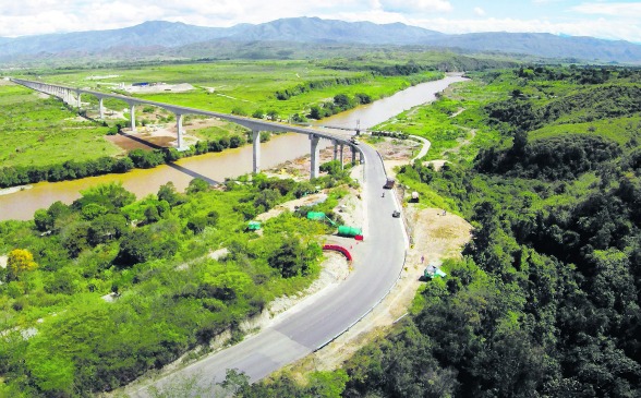 La imponente estructura que se puso en funcionamiento beneficiará a varias localidades del Huila. FOTO Cortesía