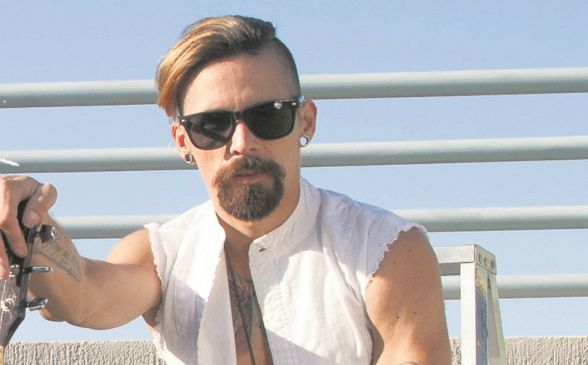 René le sigue apostando al pop, pero ya es adulto y con un cambio de imagen radical. FOTO Cortesía