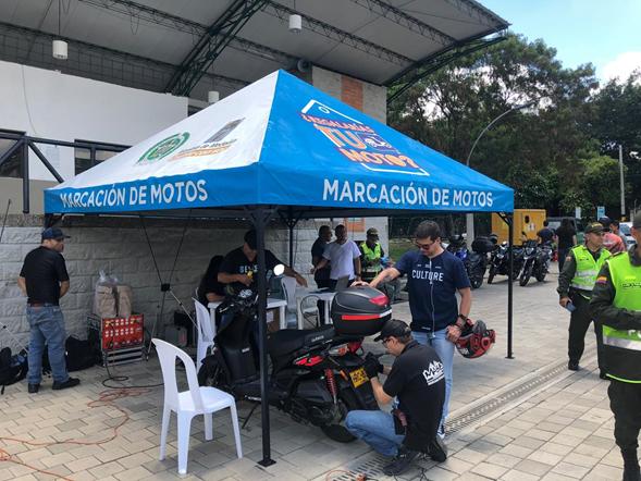El pasado 23 de septiembre también se realizó en Medellín una marcación de motocicletas. FOTO: Archivo cortesía Policía Metropolitana. 