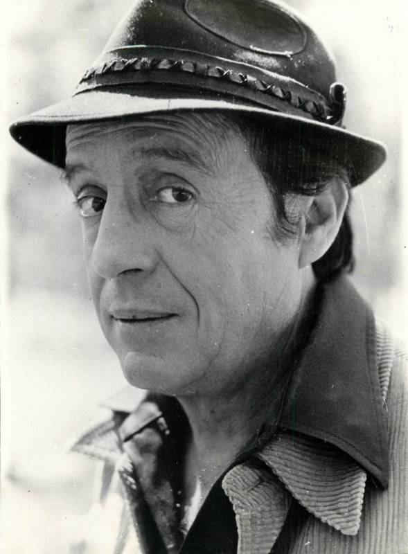 En 1968, iniciaba transmisiones la Televisión Independiente de México y Chespirito fue llamado como escritor con la oferta de usar a su antojo una media hora semanal a su cargo.
