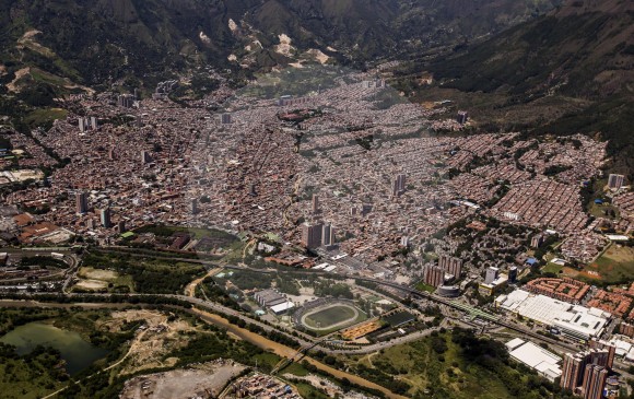 El decreto de toque de queda para menores rige en Bello hasta el 31 de diciembre. FOTO: JAIME PÉREZ