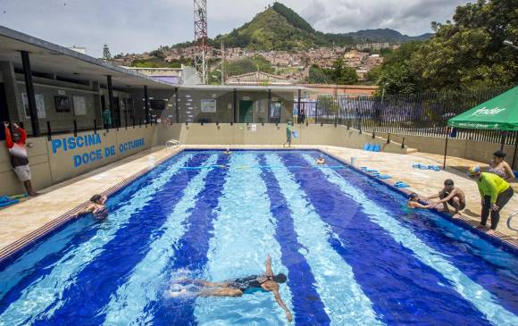 Las piscinas públicas son escenarios disponibles para la comunidad, pero hay requisitos para su ingreso. El turno debe ser separado con anticipación con los gestores. FOTO juan antonio Sánchez