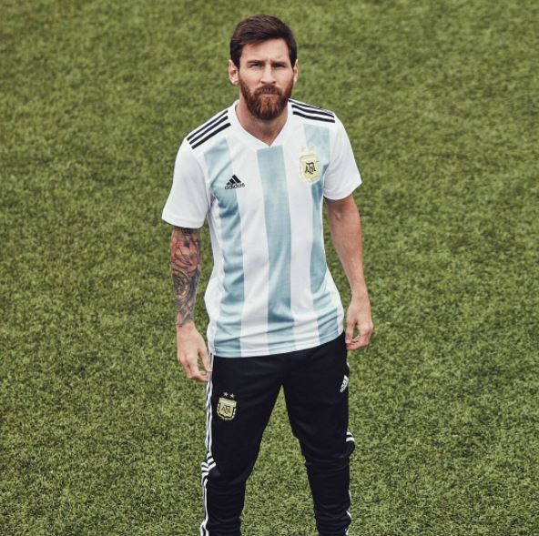 Como era de esperarse, el encargado de mostrarla al mundo fue Messi. FOTO CORTESÍA