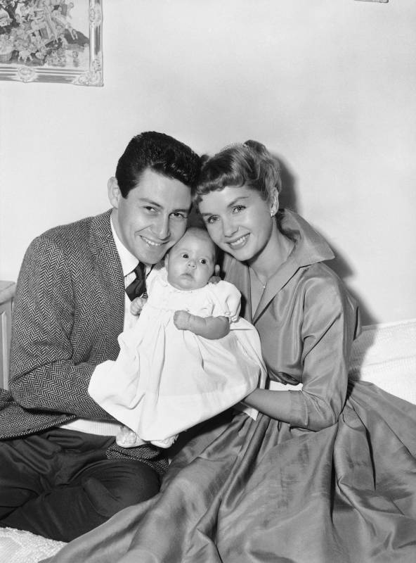 Carrie Fisher nació el 21 de octubre en Beverly Hills (EE.UU.) con la sangre del espectáculo corriendo por sus venas ya que era hija del cantante Eddie Fisher y la actriz Debbie Reynolds. FOTO AP