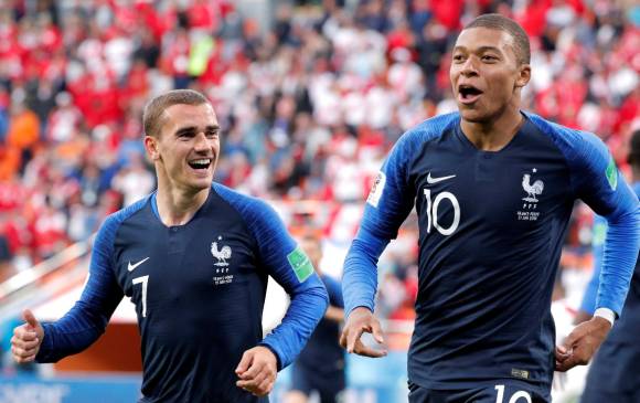 Antoine Griezmann y Kylian Mbappe, campeones del mundo con la Selección de Francia. FOTO EFE