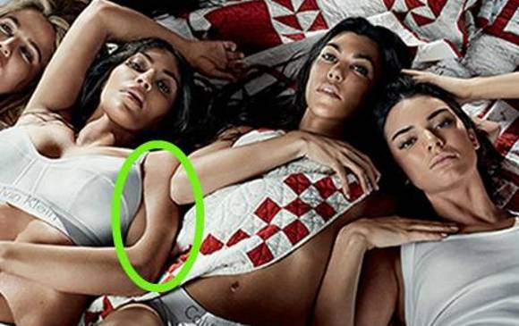 Las rarezas de la foto de las Kardashian posando para Calvin Klein