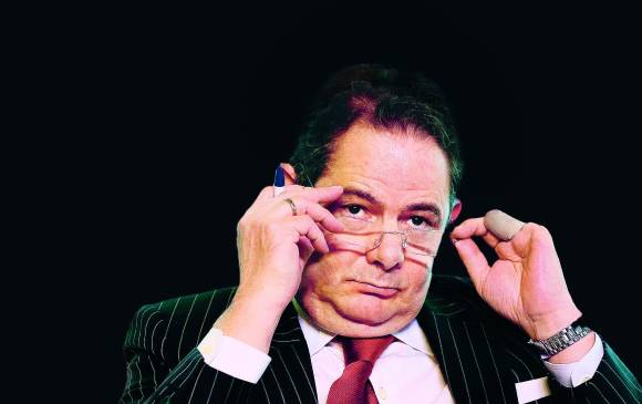 El exvicepresidente reseñó ante sus seguidores su experiencia de 30 años como servidor público. FOTO efe 