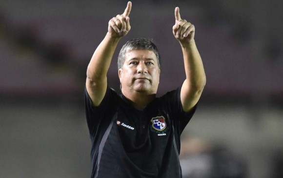 El técnico colombiano quedará en la historia del fútbol de Panamá al clasificarla por primera vez a un Mundial. FOTO AFP