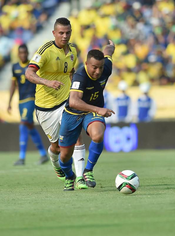 En el primer tiempo del partido, Ecuador jugó de la mano de: Alexander Domínguez, Antonio Valencia, Enner Valencia, Ángel Mena, Juan Paredes, Gabriel Achilier, Frickson Erazo, Walter Ayovi, Christian Nobia, Pedro Quiñónez y Jefferson Montero.