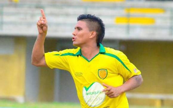 Leones, con el delantero Luis Vélez, tratará de asegurar mañana clasificación para semifinal del Torneo Águila. FOTO liliana posada