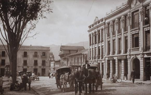 El Parque de Berrío ha estado ligado a la Remington desde su inicio. Allí nació y hoy continúa con sus instalaciones, que además preservan patrimonios arquitectónicos de la ciudad . FOTO cortesía
