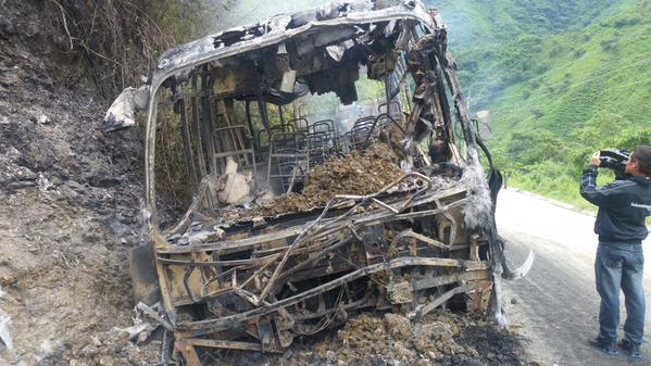Las Farc continuaron este lunes con sus sabotajes contra el transporte público en el Norte antioqueño. CORTESÍA @palaciotamayo