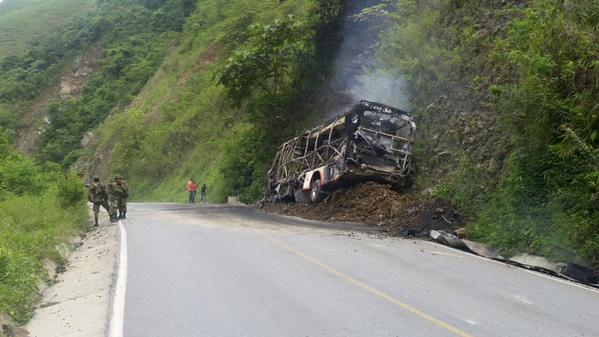 Las Farc continuaron este lunes con sus sabotajes contra el transporte público en el Norte antioqueño. CORTESÍA @palaciotamayo
