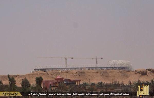 El grupo terrorista Estado Islámico (EI) destruyó este domingo con explosivos el Estadio Olímpico de Ramadi. FOTO Elaph