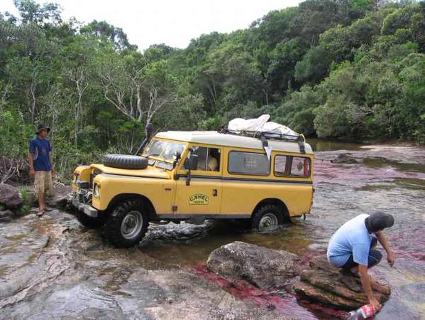 Así atravesaron el río de los cinco colores la Legión Land Rover Colombia en su expedición a Caño Cristales. FOTO 