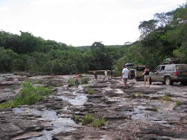 Así atravesaron el río de los cinco colores la Legión Land Rover Colombia en su expedición a Caño Cristales. FOTO Doc Emmett Brown @JoseFalla_R