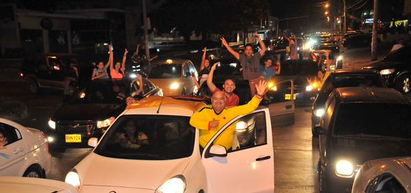 Así celebran la victoria de Paulina Vega en Barranquilla. FOTO EL HERALDO