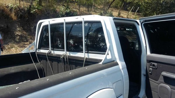 Las versiones iniciales indican que se presentó un cruce de disparos cuando la patrulla se encontró con un retén ilegal en la vía. FOTO COLPRENSA