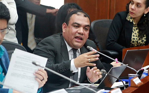 Esta nueva ley ordinaria de salud, tuvo como ponentes a los senadores Antonio José Correa (Opción Ciudadana) y Álvaro Uribe Vélez (Centro Democrático). FOTO COLPRENSA